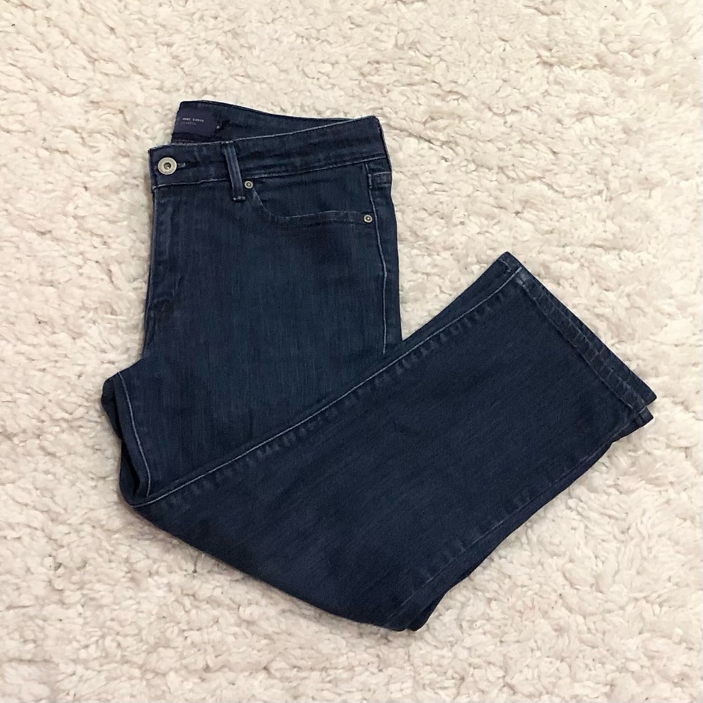 Levi’s Demi Curve Classic Fit Embroidered Pockets Cropped  Capri Jeans 8‎